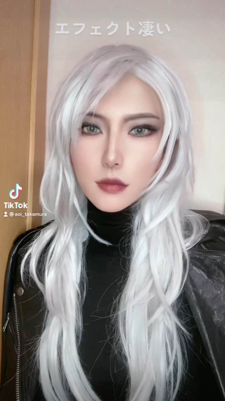 鷹村アオイのインスタグラム：「ヘーゼルメイクの盛れ具合が凄い。  #ヘーゼルメイク #銀髪女子」