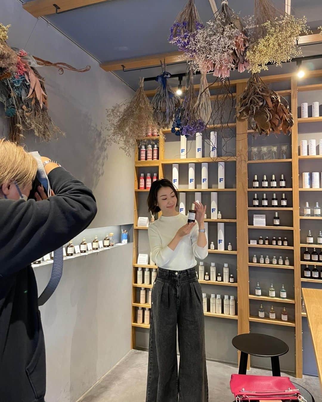 のインスタグラム：「城崎温泉で世界に一つの香り作り🌿 リスナープレゼントたくさんのご応募 ありがとうございました！🌿  #城崎温泉#日本旅行#赤い風船#にこta#おんせん旅#fmcocolo#取材#breezeonsunday#breezeonsunday765#bons765#八木早希」