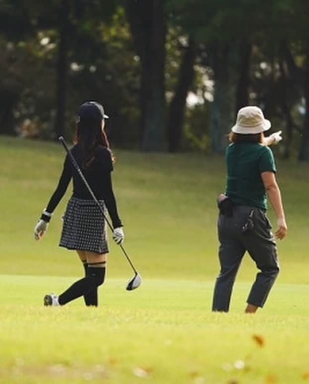 ImotoEtsuyo さんのインスタグラム写真 - (ImotoEtsuyo Instagram)「#こんばんは ・ 昨日の続き⛳️ @herg_olf  先日のコンペ ・ ・ プロのカメラマンさんに 撮って頂きました。 ・  ・ 普段のラウンドでは なかなか撮れないショット ありがとうございました。 @herg_olf  #herg1  #エルグワン  #ゴルフ #golf  #ラウンド  #ゴルフコンペ」11月22日 22時51分 - bisuhada