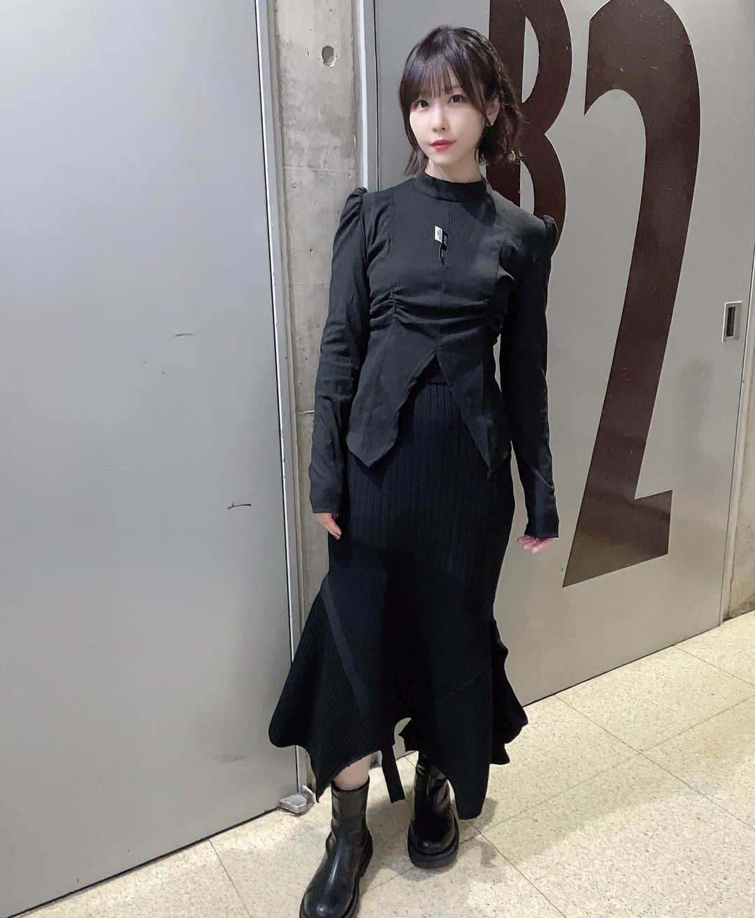 愛美のインスタグラム：「#ootd #私服 🖤」