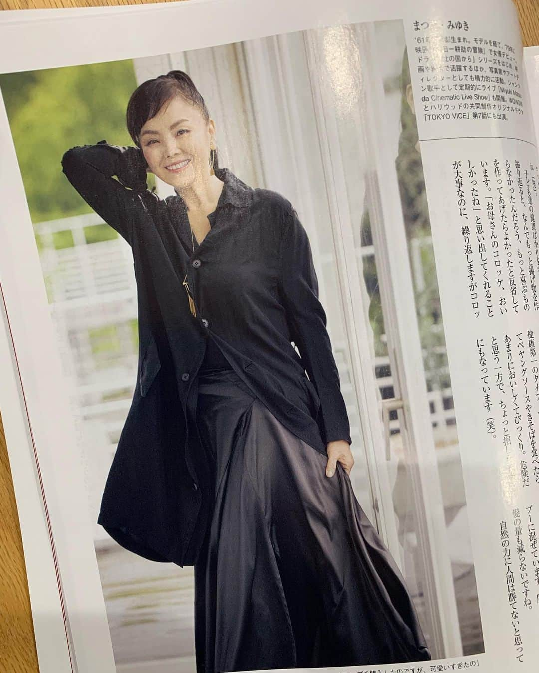 松田美由紀のインスタグラム：「『美ST』2023年1月号 「美しき４０代へのメッセージ」でインタビュー記事！ 読んでみてね。 しかし、顔めちゃ大きい！（笑） https://www.kobunsha.com/shelf/magazine/current?seriesid=102007  #美ST #STORY #松田美由紀」