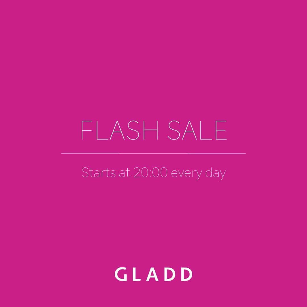 GLADDのインスタグラム：「毎日20:00から始まってあっという間に終わるフラッシュセール🤍 ファッションも、コスメも、インテリアも、6,000ものブランド数から自分だけのお気に入りを探し出して👀👚👔👢👞👜✨  #gladdict #gladdjp #gladd_jp #グラッド #シークレットセール #フラッシュセール」