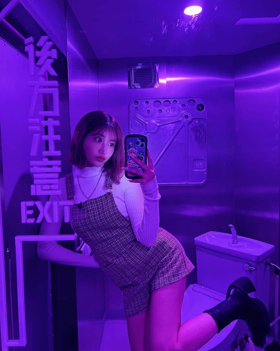 月城まゆのインスタグラム：「cyber🧬🧬🧬  #ootd #gal #japanesegirl #mood」