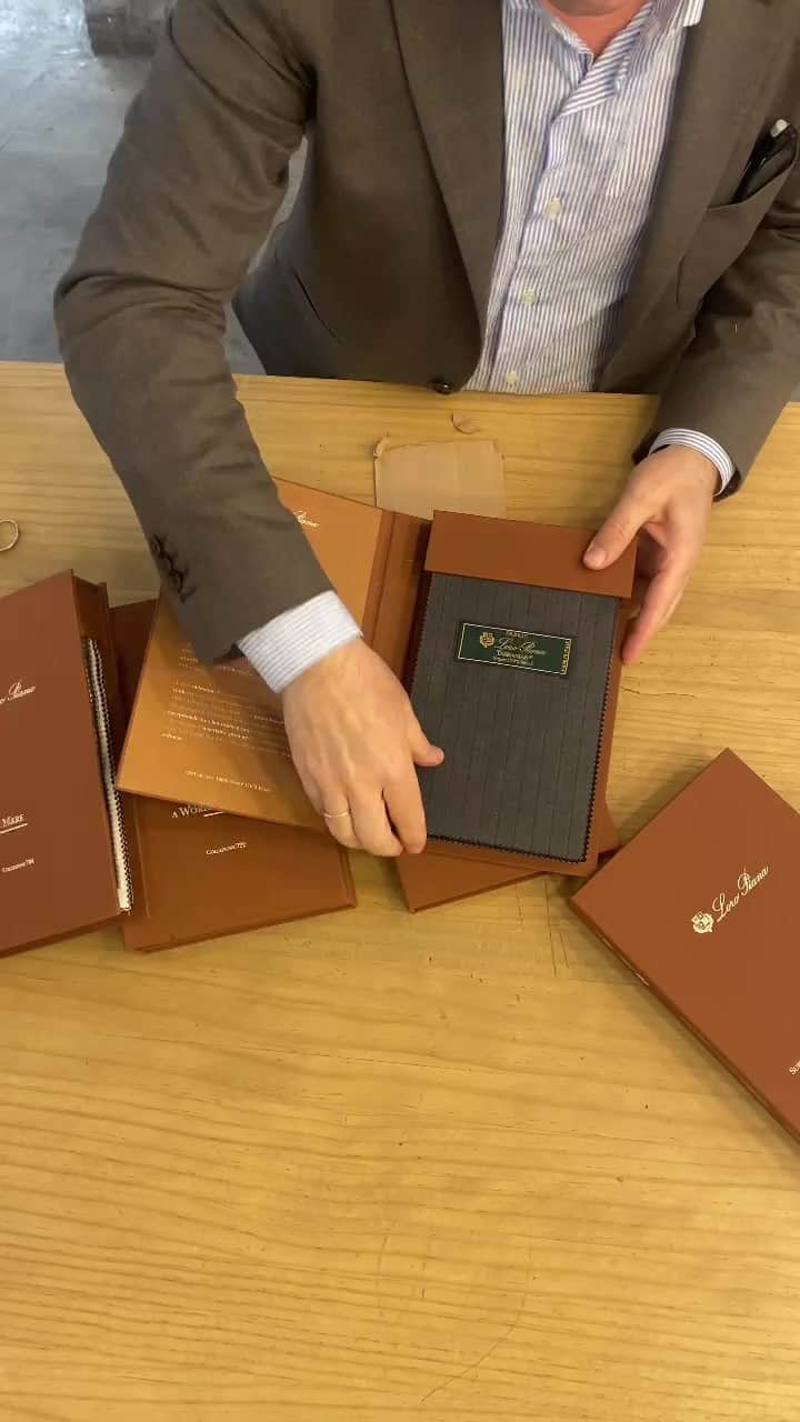 ガルシアマドリッドのインスタグラム：「Hoy hemos recibido la nueva colección de tejidos para trajes, chaquetas y camisas de @loropiana Descubrir la nueva colección llena de colorido nos ha dejado todo locos. Lanas australianas y de Tasmania super 170´s, cashmere y seda, algodones premium. Tejidos impolutos, fácil de cuidary transpirable con elasticidad natural.   ¡Una maravilla para los sentidos!  Un placer trabajar y poder ofrecer lo mejor a todos vosotros.   #garciamadrid  #modadeautor  #sastreriacontemporanea   📍Tienda en Malasaña y Serrano.」