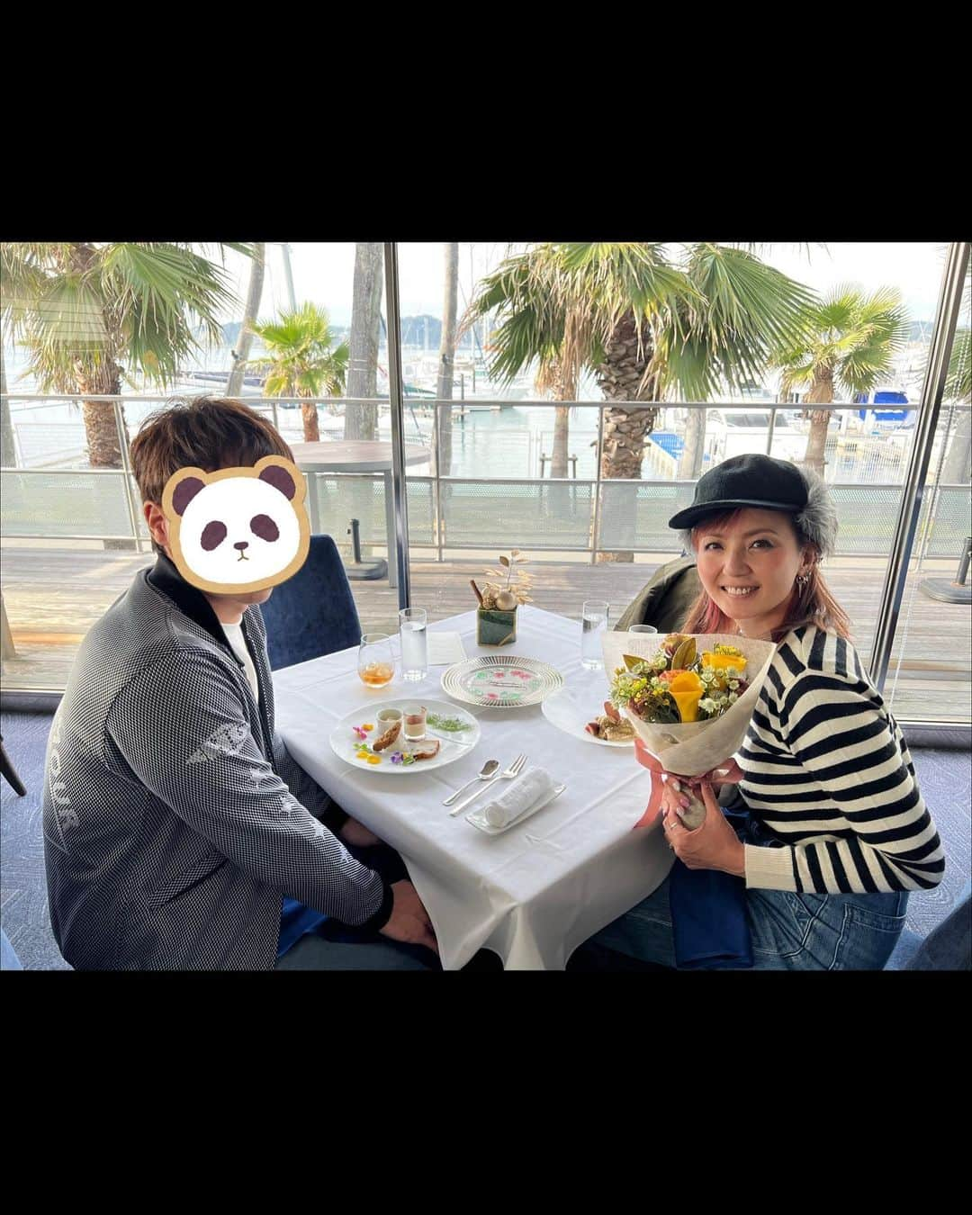 真矢のインスタグラム：「・ ・ 11月22日 おじいちゃんの誕生日であり、 私達夫婦の結婚記念日でもある日💒  1年ってどんだけ早いねん😅 もう新婚さんじゃなくなってしまった😅  結婚してからの1年、 嬉しい事も悲しい事もあったし、 大阪を離れて不便だったり、 寂しかったりもするけど、 毎日が穏やかで本当に幸せに過ごせています😌💐✨  ケンカなんか1度もした事ないし、 気性の荒い関西人のこの私が、 キャンキャン文句言うた事も一度もない。  今までの私を知ってる人は、オマエ猫被ってるやろって言うと思うけど、どっちも本性やで😝  忘れてた『オンナ』でいさせてくれる、とっても素敵な旦那様です😚❤️  いつでも私の事を最優先に護ってくれて、黙って支えてくれてる😌  本当に結婚してくれてありがとう😭🙏❤️💐  これからもよろしくお願いします🥺🙏❤️  ✴︎ ✴︎ #結婚記念日 #ランチ #良い夫婦の日 #感謝 #毎日幸せです #結婚してくれてありがとう」