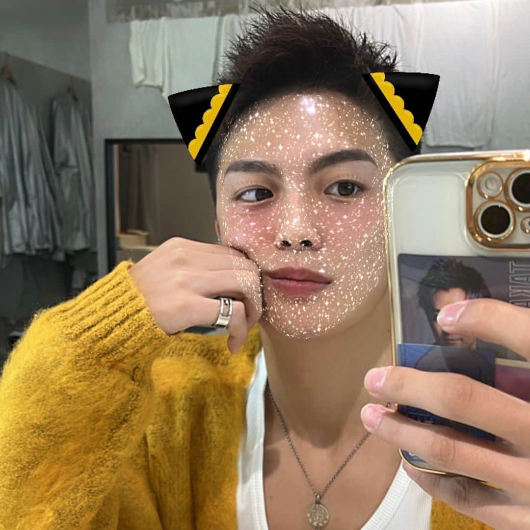 のインスタグラム：「𝑆𝑒𝑙𝑓-𝑖𝑚𝑝𝑟𝑜𝑣𝑒𝑚𝑒𝑛𝑡 ・ ・ ・ もう1発自分磨き頑張るべ👊 わくわく✌️🤩✌️ #自分磨き #もう1回 #頑張る #スパイファミリー #アーニャ #わくわく #インスタ #エフェクト #モヘアカーディガン #ベリショ #サロンモデル #オシャレさんと繋がりたい #instagram #followforfollowback」