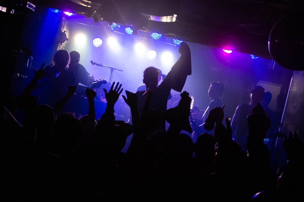 SATOSHIさんのインスタグラム写真 - (SATOSHIInstagram)「painkiller tour season2@新潟RIVERST  極音以来の新潟。 いつ行ったって熱い新潟は、今回も熱かった。 いい声を聴かせてくれてありがとうございました！  対バンはPRIDE tour以来のNOIZE MAKER。 実に12年ぶり。 これからはこんなに時間を開けずにまた演りたいです笑  ありがとうございました！ #山嵐 #painkiller #新潟 #noizemaker #父はtomeji母はnoriko」11月23日 6時39分 - satoshimen