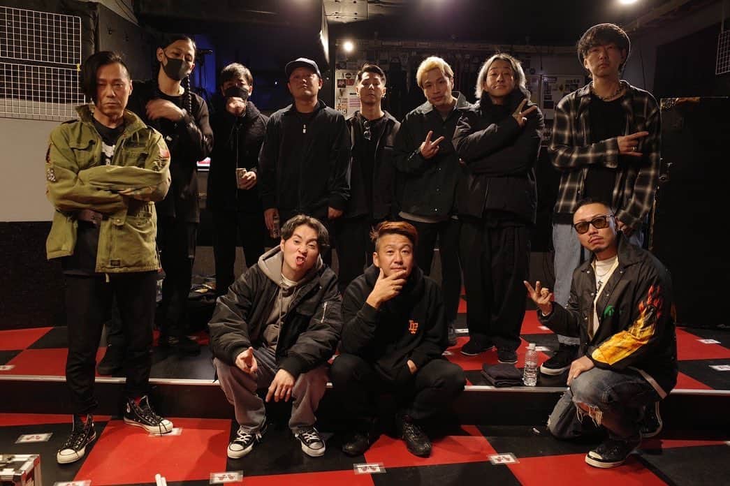 SATOSHIさんのインスタグラム写真 - (SATOSHIInstagram)「painkiller tour season2@新潟RIVERST  極音以来の新潟。 いつ行ったって熱い新潟は、今回も熱かった。 いい声を聴かせてくれてありがとうございました！  対バンはPRIDE tour以来のNOIZE MAKER。 実に12年ぶり。 これからはこんなに時間を開けずにまた演りたいです笑  ありがとうございました！ #山嵐 #painkiller #新潟 #noizemaker #父はtomeji母はnoriko」11月23日 6時39分 - satoshimen