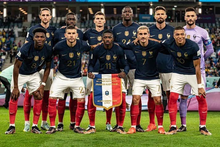 ウスマン・デンベレのインスタグラム：「Bon travail de tout le monde. On continue ! 🇫🇷👍🏿 #Fiersdetrebleus」