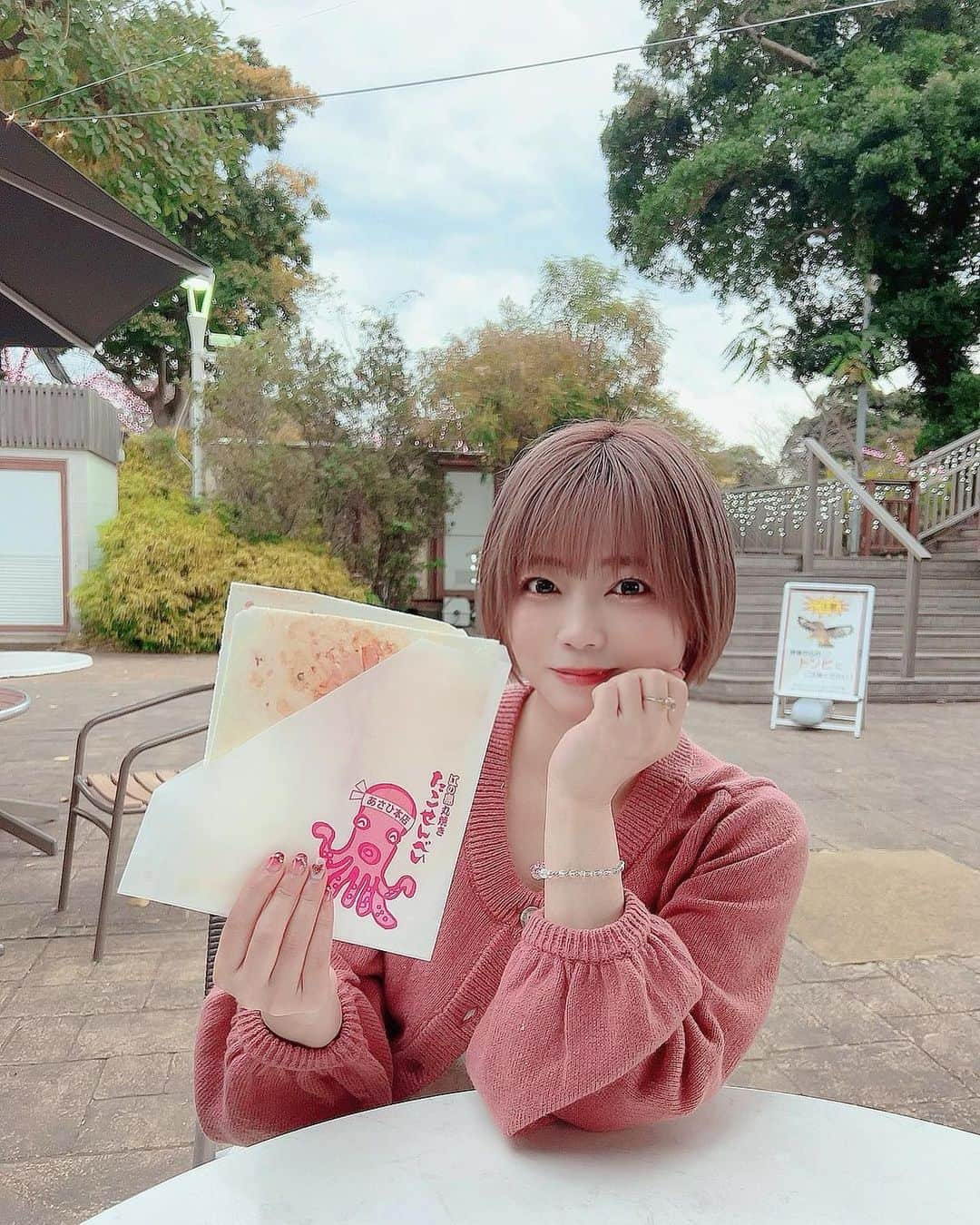 羽咲みはるのインスタグラム：「たこせんべい🐙 美味しかった〜🥰 #江ノ島 #江ノ島グルメ」