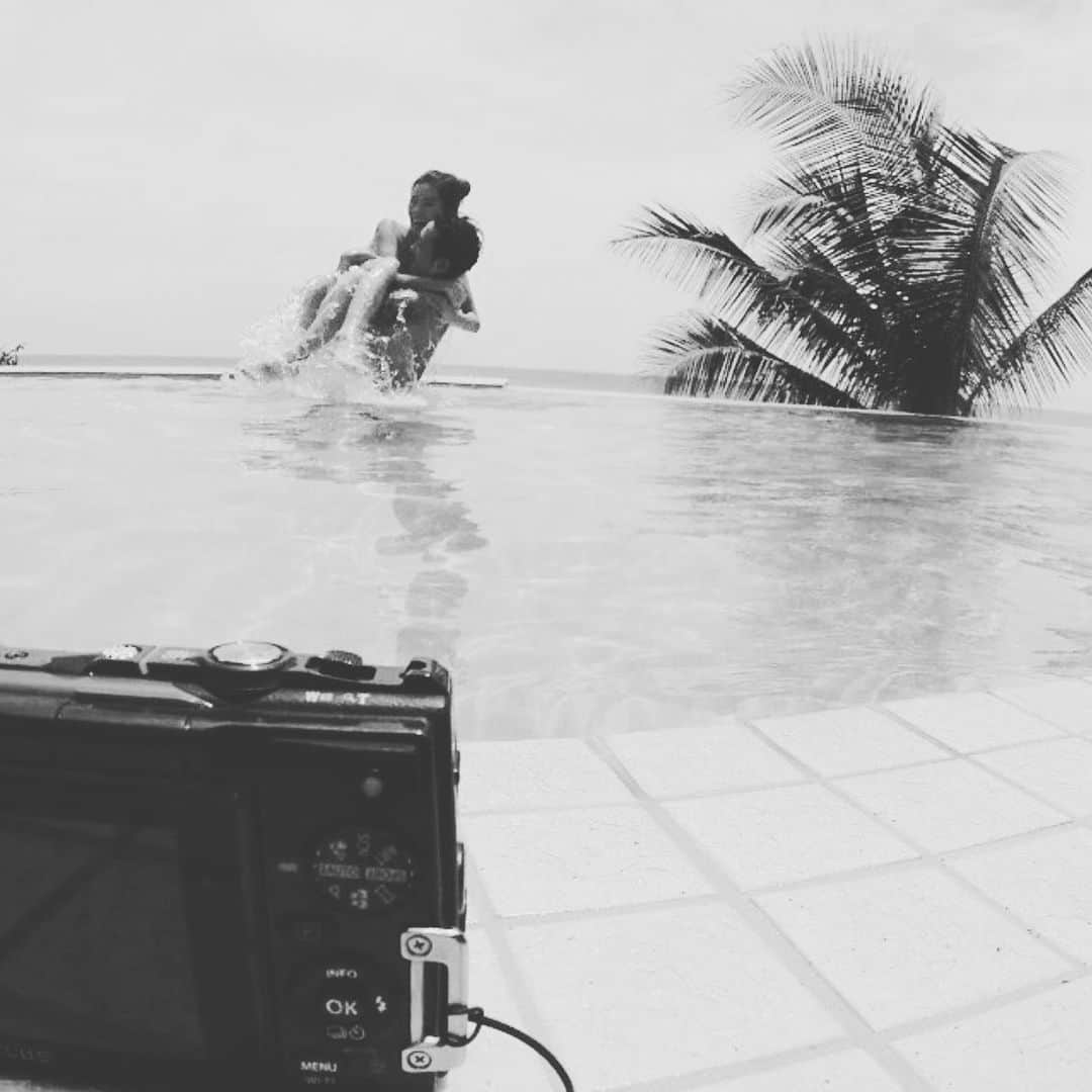 ungrid_naruのインスタグラム：「いいふうふの日🫶🏽 いいよめだと思われてますように🫶🏽（笑） #何年も前の若く光り輝いてる自分たちみてるだけで生気吸い取られる」
