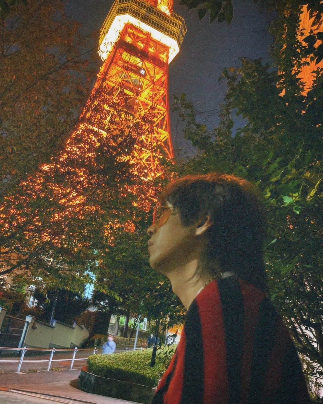 岸本ルークのインスタグラム：「・ どこ見てんねん東京🗼」