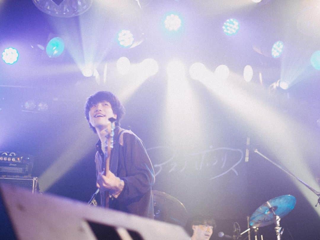 松嶋航大のインスタグラム：「. 笑顔のライブ写真珍し！  photo by @ogataku_」