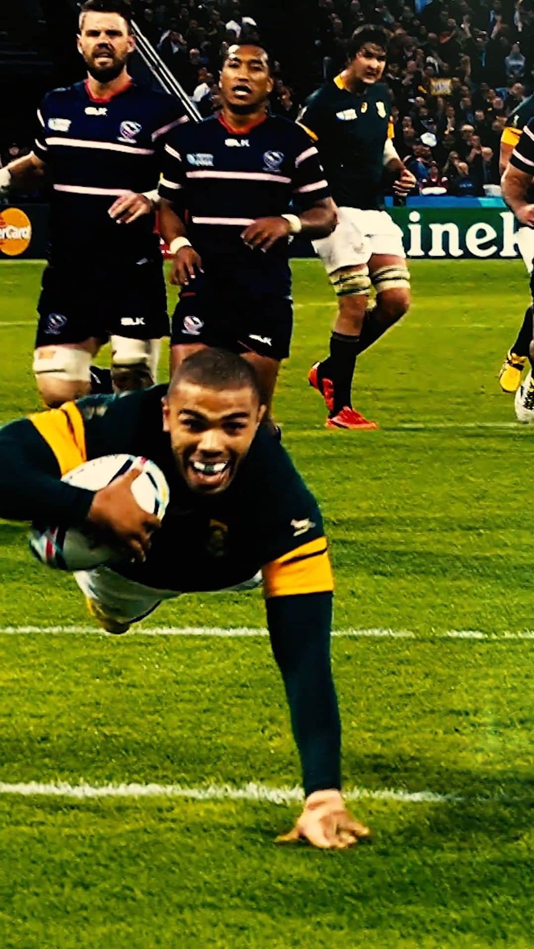 のインスタグラム：「Another recognition for a man who has won 𝙀𝙑𝙀𝙍𝙔𝙏𝙃𝙄𝙉𝙂  @bryanhabana_ was presented with the @intlrugbyplayers' Special Merit Award during the #WorldRugbyAwards」