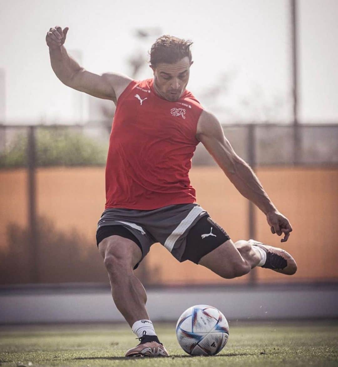 ジェルダン・シャチリのインスタグラム：「💪🏼🇨🇭☀️#XS23 #HoppSchwiiz #forzasvizzera #allezlasuisse」