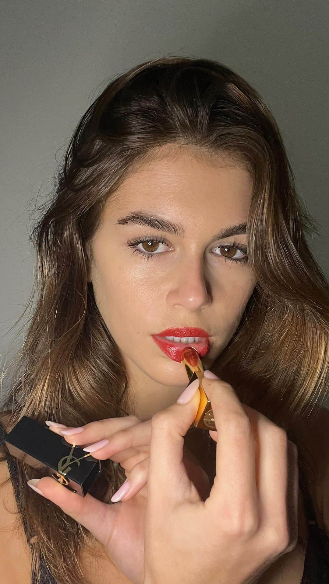 カイア・ジョーダン・ガーバーのインスタグラム：「Top secrets from a top model. @kaiagerber is sharing her favourite shades from THE BOLD.  ROUGE PUR COUTURE THE BOLD  #yslbeauty #thebold #enterthebold #kaiagerber」