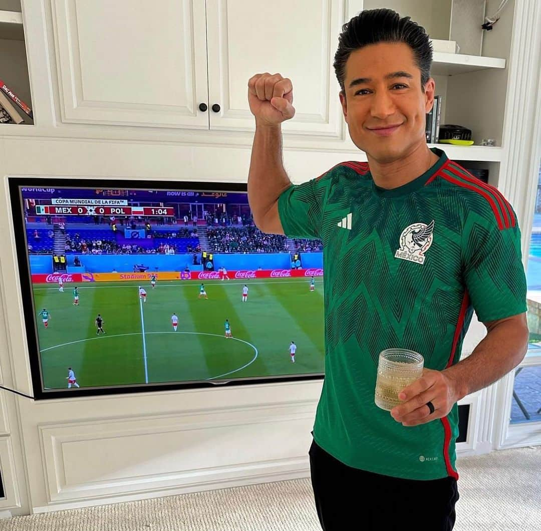 マリオ・ロペスさんのインスタグラム写真 - (マリオ・ロペスInstagram)「Vamos Mexico!!! 🙌🏼 @mariolopezextra  . . . #mariolopez #mariolopezextra #savedbythebell #sbtb #slater #acslater #lopez #blackmamba #fanbase #fantasyfootball #messi @onwithmariolopez @mariolopez #sbtbmeme #bayside #preppy #onwithmariolopez #sitcom #90ssitcom #zackmorris #fyp #onwithmariolopez」11月23日 2時05分 - mariolopezextra