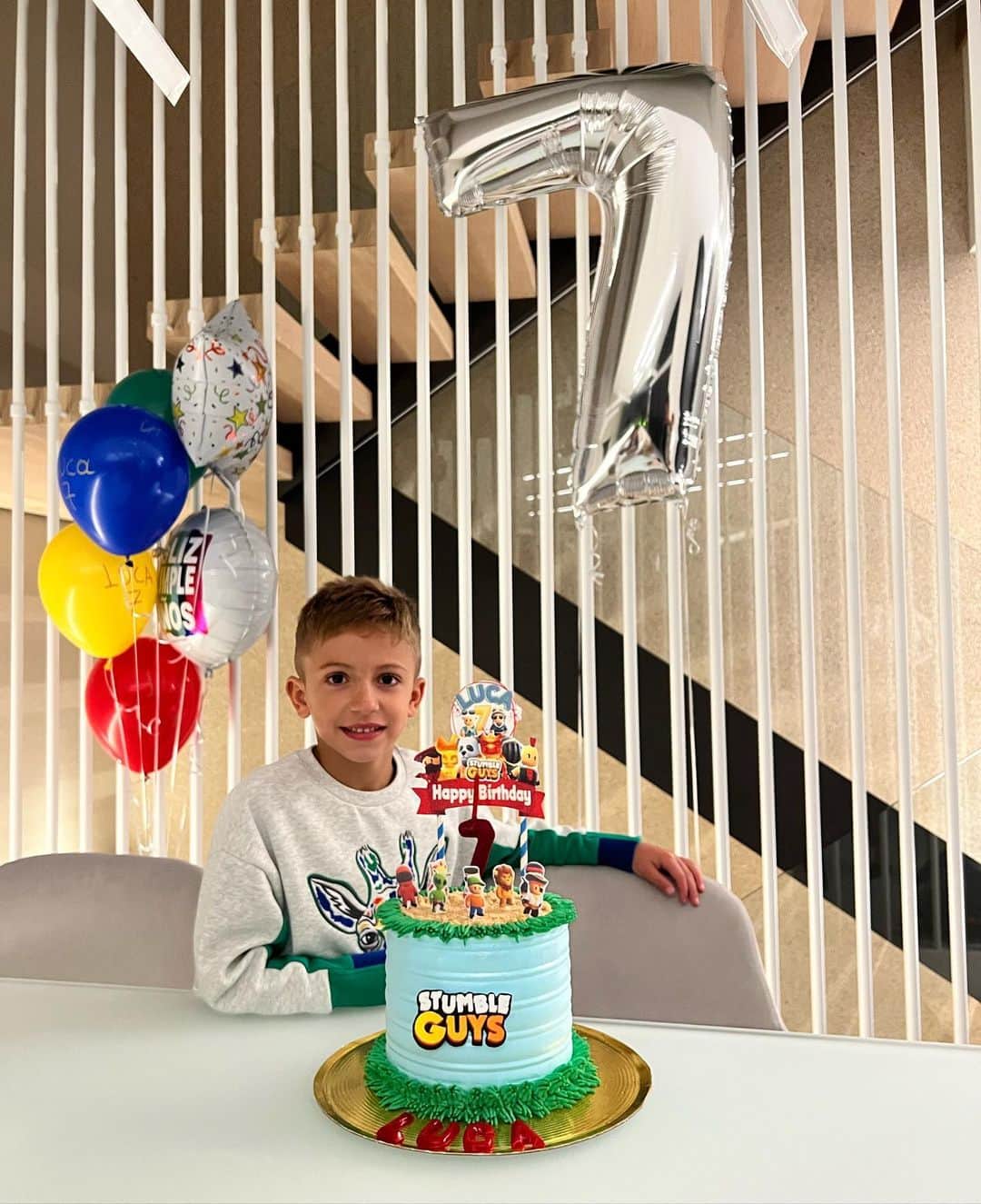 ウーゴ・マジョのインスタグラム：「Felices 7 añitos mi pequeño granuja🎂🎊❤️ #Luca」