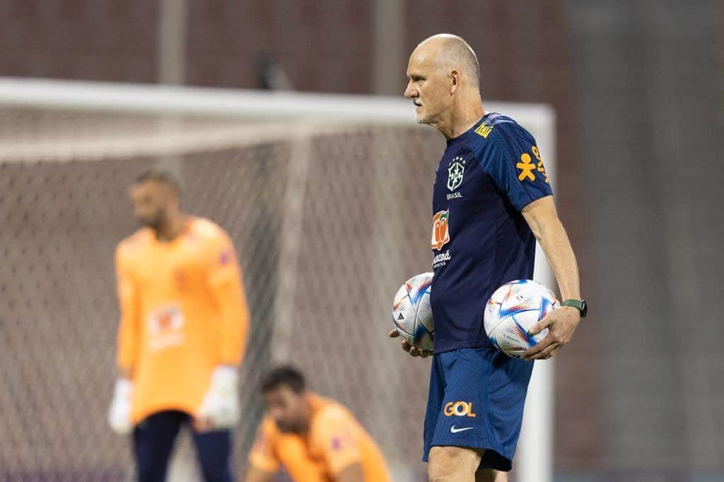 クラウディオ・タファレルのインスタグラム：「falta pouco! vamo 🇧🇷」