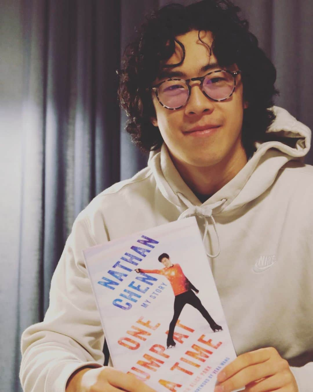 ネイサン・チェンさんのインスタグラム写真 - (ネイサン・チェンInstagram)「*GIVEAWAY CLOSED * Today's the day! @nathanwchen‘s memoir, #OneJumpAtATime, is out now! It chronicles his journey to the Olympics, starting from his childhood in Salt Lake City as a young skater with big dreams, all the way to Olympic gold. He reflects on the joys, challenges, passion, and sacrifices — as well as the family, friends, coaches, teammates, and support system that got him to where he is now.   We've teamed up with Nathan to give away five signed copies of his new book!   To enter:   ⛸️ Follow @figureskatinginharlem  ⛸️ Like this post  ⛸️ Tag a friend in the comments and share how they've inspired you to follow your dreams   *Open to U.S. entrants only. This promotion is in no way sponsored, endorsed, or administered by, or associated with, Instagram. Giveaway ends Friday, November 25, at 11:59 pm EST. Winners will be notified via Instagram DM by @figureskatinginharlem on Monday, November 28.」11月23日 5時05分 - nathanwchen