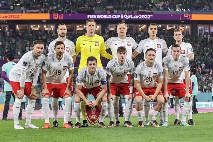 カミル・グリクのインスタグラム：「100 A…🇵🇱 Dziekuje kazdemu zawodnikowi z ktorym mialem przyjemnosc byc na murawie podczas kazdego z tych spotkan 🙏」