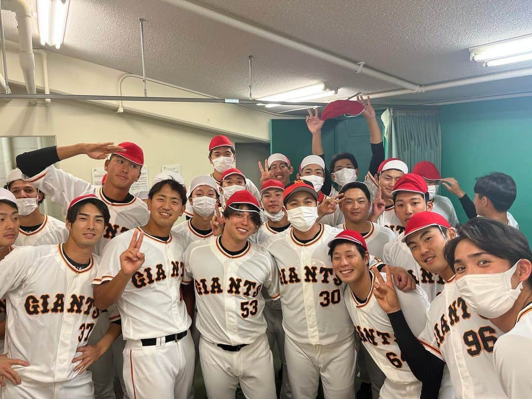 読売巨人軍さんのインスタグラム写真 - (読売巨人軍Instagram)「#不屈 「ジャイアンツ・ファンフェスタ2022 supported by DAZN」 #運動会 #紅組 #大集合 #巨人 #giants #ジャイアンツ #読売ジャイアンツ #野球 #プロ野球 #東京 #tokyo」11月23日 16時28分 - yomiuri.giants