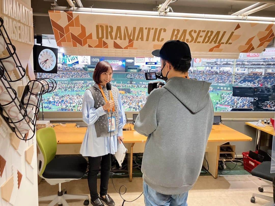 宮崎瑠依のインスタグラム：「ジャイアンツファンフェスタ2022  さまスタのロケで行ってきました⚾️ さまぁ〜ずさんも気になっているあの選手へ単独インタビューができました！ さぁ、どなたでしょうw 来月の放送をお楽しみに！！  #ジャイアンツ #巨人応援番組 #ジャイアンツファンフェスタ2022」