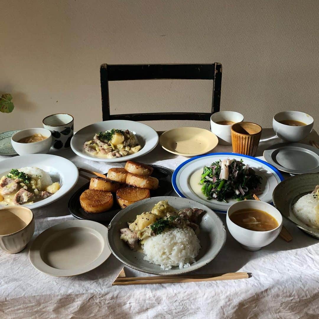 夏井景子さんのインスタグラム写真 - (夏井景子Instagram)「【オンラインクリスマス料理のご予約開始しました】  こんにちは。雨の祝日ですがみなさんお元気ですか☺️ オンラインクリスマス料理のご予約の開始、遅くなりすみません…！  ハイライトにご予約のリンクを貼っていますのでそちらからご予約をお願いいたします。(詳細もそちらのサイトをご確認ください)  どうぞ宜しくお願いいたします🙏✨」11月23日 9時04分 - natsuikeiko