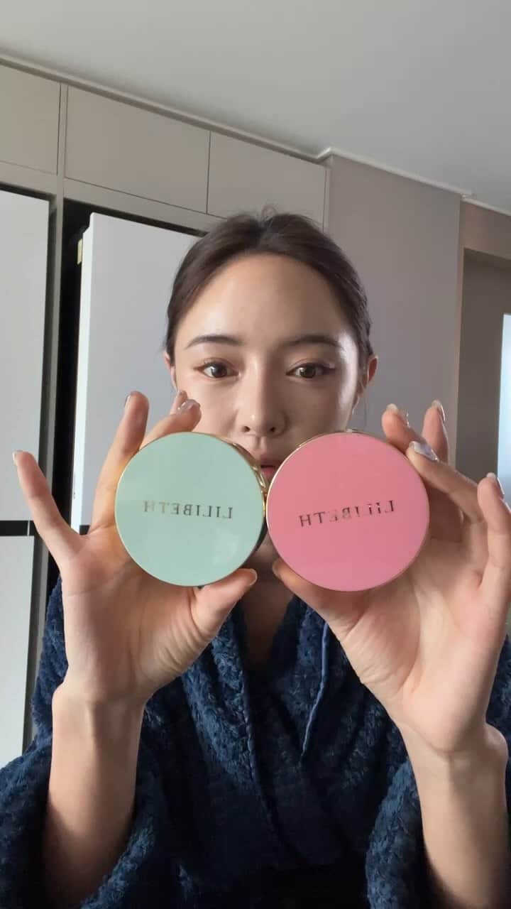 キム・ボラムのインスタグラム：「아침잠이 너무 많은 저는 메컵라방을 끝내고도 잠이 안깨고 있어요 .. 정말 어제  꼴뚜기 먹방텐션이랑 세상 다르지만 끝까지 시청해 주셔서 감사드립니다 🤍 -릴리베스쿠션은 오늘 자정까지 입니다 !!」
