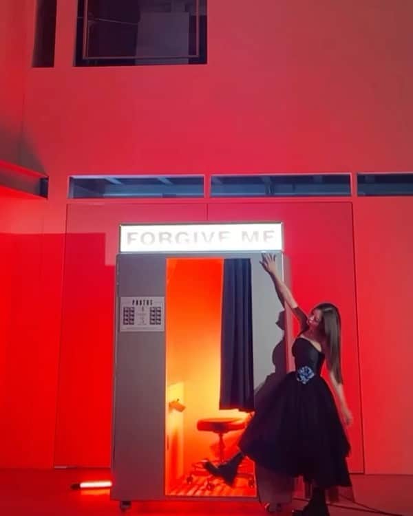 BoAのインスタグラム：「3번째 미니앨범 FORGIVE ME 발매 되었어요~ 열심히 준비한 노래니까 많이 들어주세요 :) 🙇‍♀️」