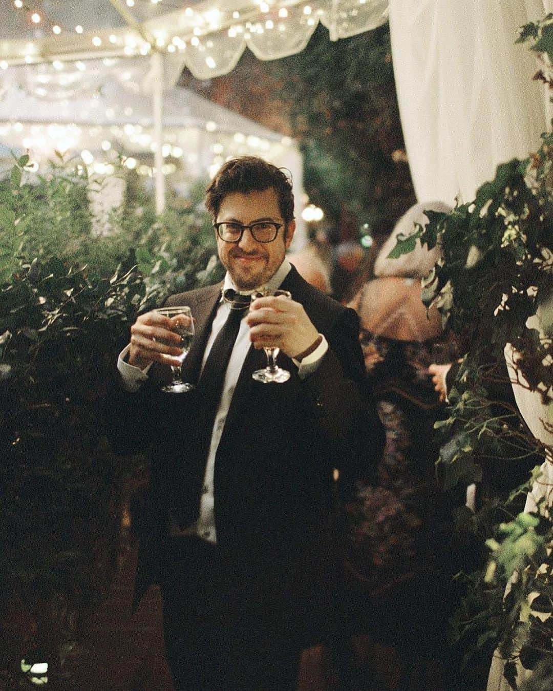 クリストファー・ミンツ＝プラッセのインスタグラム：「He is beauty. He is grace. He…took a little bit of drugs for one of his best friends wedding   All photos by @mooganphoto」