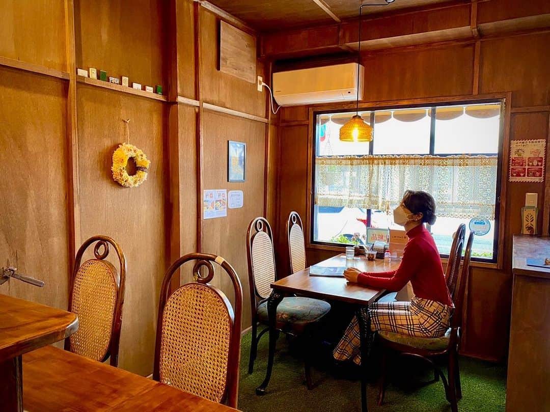 美川愛実のインスタグラム：「純喫茶の風景。何だか懐かしくてほっとします。  今週土曜日、ナマ・イキVOICEは純喫茶企画です☕️  久々のナマ・イキリポーター、あちこち行けて楽しかったです😊」