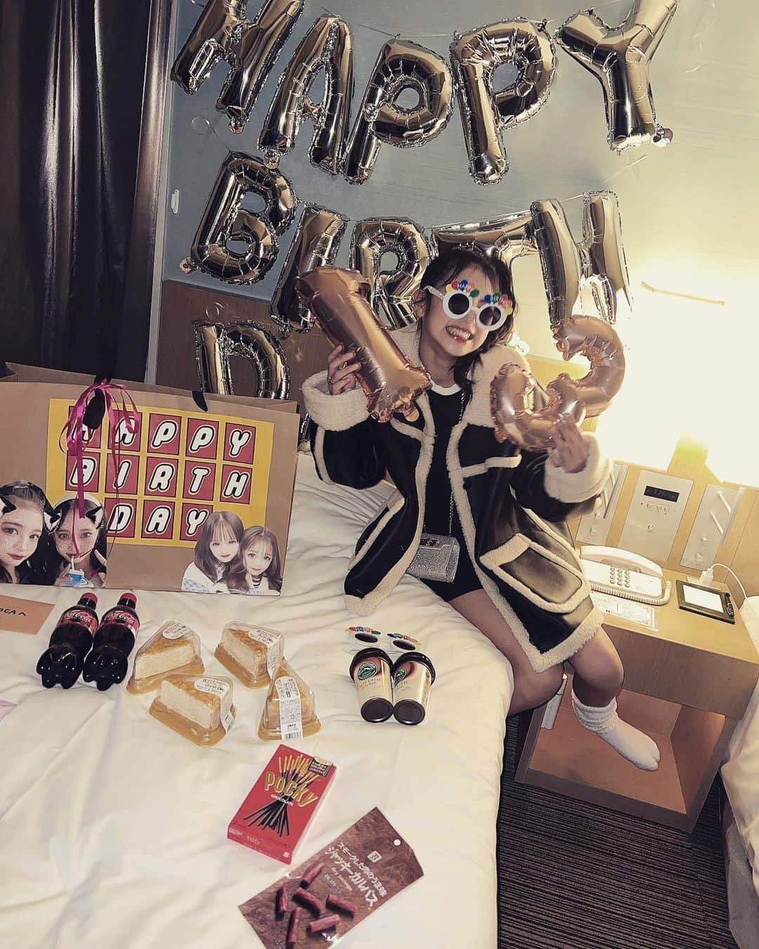 代田萌花さんのインスタグラム写真 - (代田萌花Instagram)「♡誕生日サプライズ♡  記念用にポスト📮 みゆうにサプライズしてもらった時の🥹💕💕🥹 みゆと、みなちゃんありがと🥰💕 楽しい1日をありがとう😘❤️❤️  ＃娘#長女#13歳#サプライズ＃ホテル＃誕生日＃お誕生日#happybirthday ＃ホテルパーティー#みゆもか」11月23日 14時11分 - micky.kira