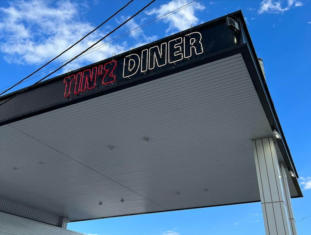 志賀光明さんのインスタグラム写真 - (志賀光明Instagram)「🍔😋 　 @tinzdiner  高校からの友人がやっている、ハンバーガー屋さん 群馬にはなかなか無い感じの店構えで、とても良かった😆 　 お店も結構広いから2次会とかで使いやすいかも😁 　 #ハンバーガー #burger #高崎グルメ #高崎ランチ」11月23日 14時39分 - shiga.m0916