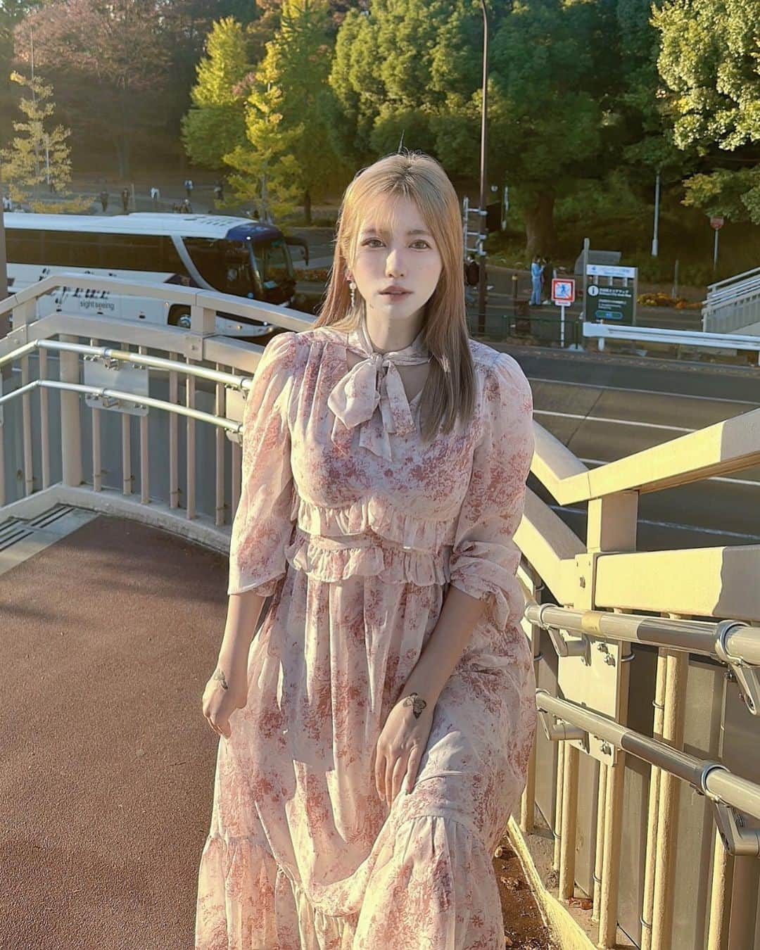 ヴァネッサ・パンさんのインスタグラム写真 - (ヴァネッサ・パンInstagram)「悪役令嬢の11月だった☁️🍂 Celine以外全部 @shein_japan   - - - ･*:.｡. .｡.:*･゜- - -  【商品ID】simple retro series Flower pink dress：11675718 Blue dress ：11195530 Ivory dress：9897751  上記クーポンで全部20%off！ 【SGFPan】→良かったら使ってね🍁  #SHEINgoodfinds #SHEINblackfriday #SHEINforall #ad  SHEIN Black Friday Sale is kicking off! #夕日#celine #シーインクーポン #sheinクーポン」11月23日 14時48分 - kazuminoomi