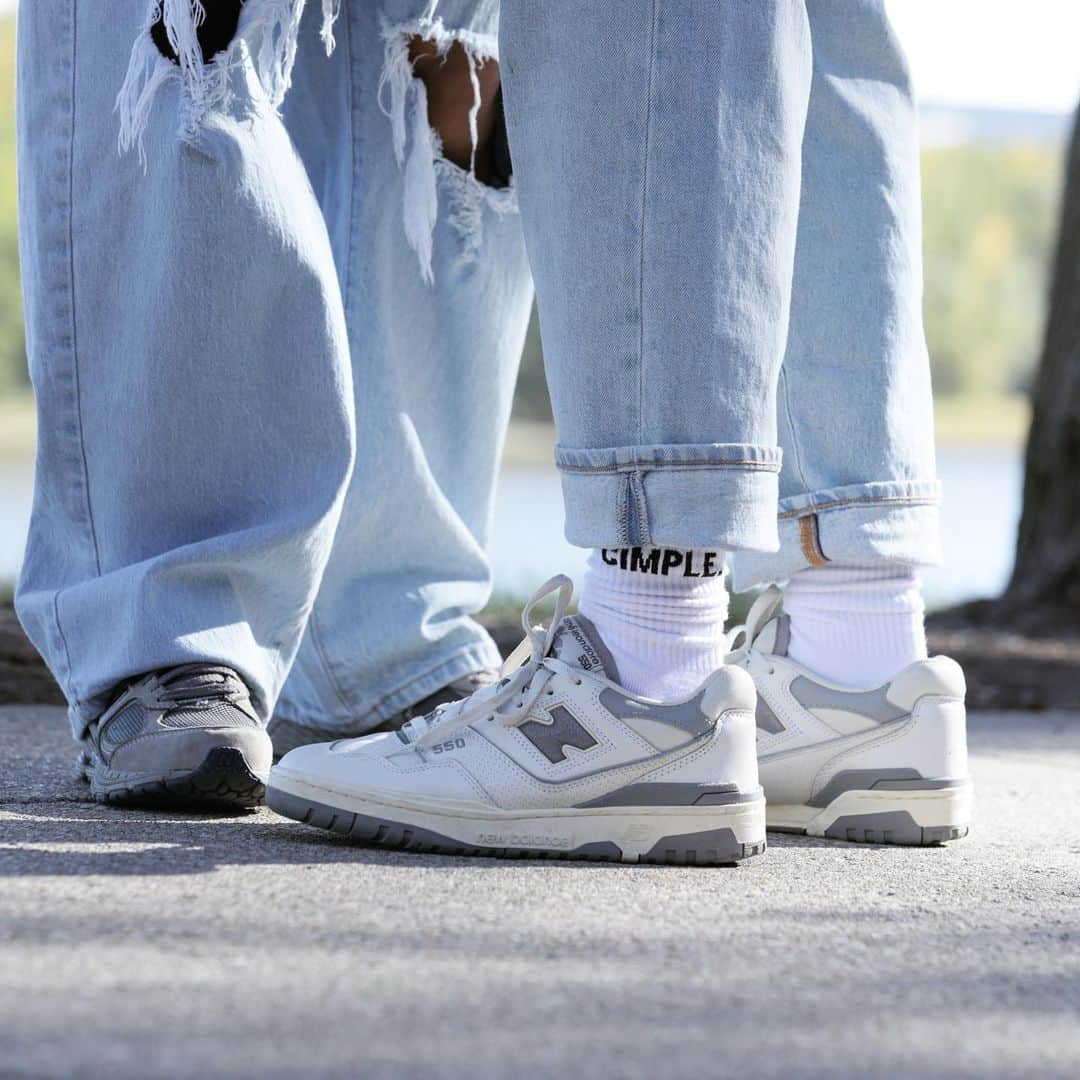 ローリン・ヒルのインスタグラム：「Step forward ⏩  #explorepage #viral #streetwear #sneakerhead #socks」
