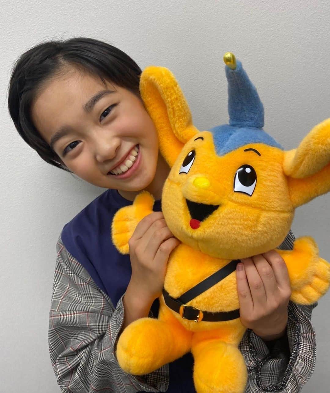 村山輝星のインスタグラム：「📣  先日出演させて頂きました、『小学生の万引き防止オンラインイベント「第59回 親と子の警察展」〜あつまれ！万引きなに？なぜ？探検隊〜』ですが、  アーカイブのご視聴は、12月25日(日)までとなっております！ 詳しくは、イベント公式サイトにて🎪  https://www.oyakopolice.com  是非、チェックお願い致します👀  衣装 : @unica_products  #村山輝星 #劇団東俳 #Tプロジェクト #子役 #出演情報 #オンラインイベント #イベント #小学生の万引き防止オンラインイベント #万引き防止 #小学生 #親と子の警察展 #オンライン #Vimeo #YouTube #生配信 #アーカイブ」