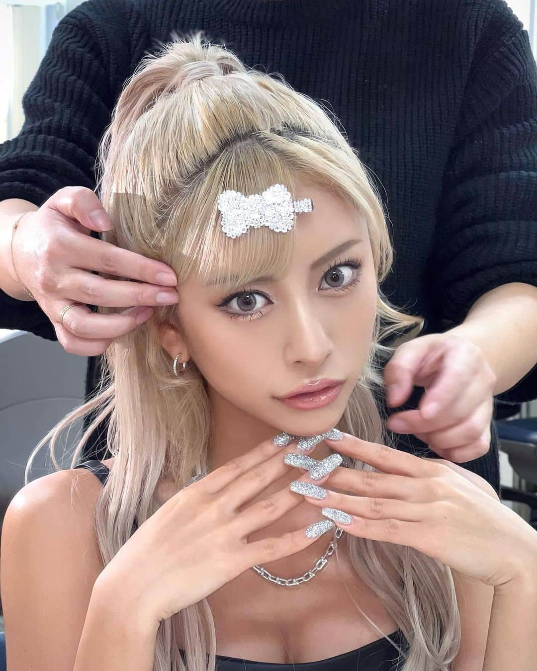 華のインスタグラム：「少しづつ、準備中...🪄  @hxh__official  11/23〜28 : BLACK FRIDAY🖤🖤🖤 ＼♡10% OFF SALE♡／」