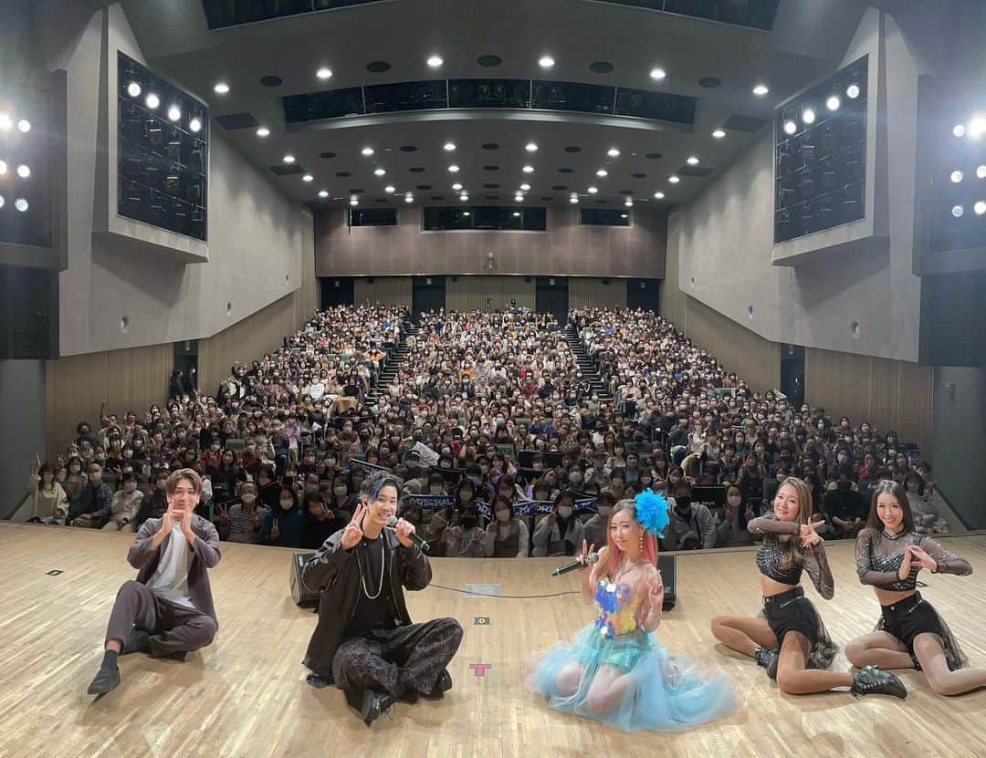 松浦航大のインスタグラム：「荒牧陽子×松浦航大 ジョイントコンサートin札幌 Supported by YABUSHITA  ありがとうございました！ いかがでしたか？  生まれ育った場所で 思いっきり歌ってきました！ 感謝が溢れて止まらない。。。  ライブを受け取ってくれて ありがとうございました！🙏  #荒牧陽子 #松浦航大 #ものまね #北海道 #札幌 #道産子」
