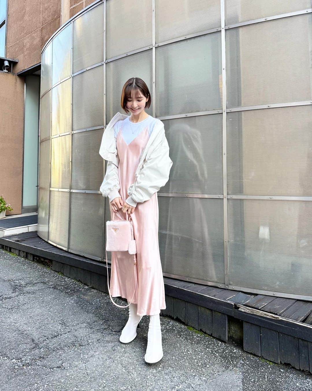 篠田麻里子のインスタグラム：「いつかの私服👗  yokayoピンク♡ 見つけて即買いワンピース👗 サテンが気分で、全身ツルツルテカテカしてた日😂  サテン素材のMA-1はショート丈だから可愛く着れて暖かい😙♡ jacket  @column_official_jp  tops @unitedarrows_official  one-piece @estnation_jp  boots @pippichic_official   #大人コーデ#marikoday#ootd#ベビーピンクが好み」