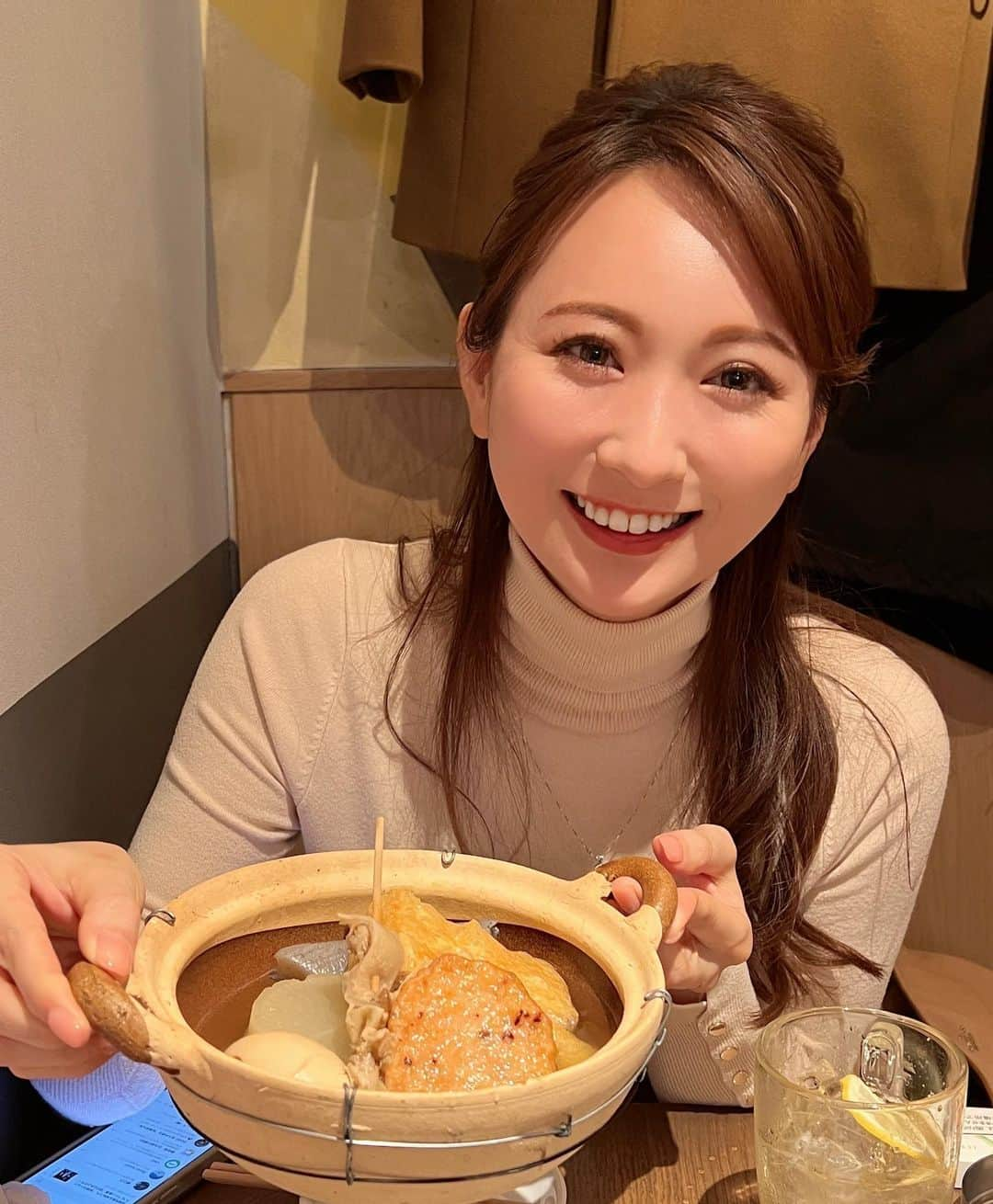 Sasaki Erikaのインスタグラム：「昨日は初の日本テレビで一日中収録！ ⁡ ⁡ 終日の収録は待ち時間も含めても 緊張が続きっぱなしでしたが笑 ⁡ 皆さんすごく優しくて アットホームな雰囲気で楽しかったです✨ ⁡ ⁡ ゆっくりお家で何か作ろうかなぁとも思いましたが せっかくヘアメイクしてもらったので たまには外食しようかな…と思い直し 恵比寿でおでん！ ⁡ ⁡ 疲れた身体に染み渡りました❤️ ⁡ ⁡ 来月は民放で何度か放送がある予定ですが お伝えできる時が来たら告知します😊 ⁡ ⁡ ⁡ ⁡ #日テレ #日本テレビ #お疲れ会 #収録 #恵比寿 #恵比寿グルメ #おでん #レモンライムハイボール」