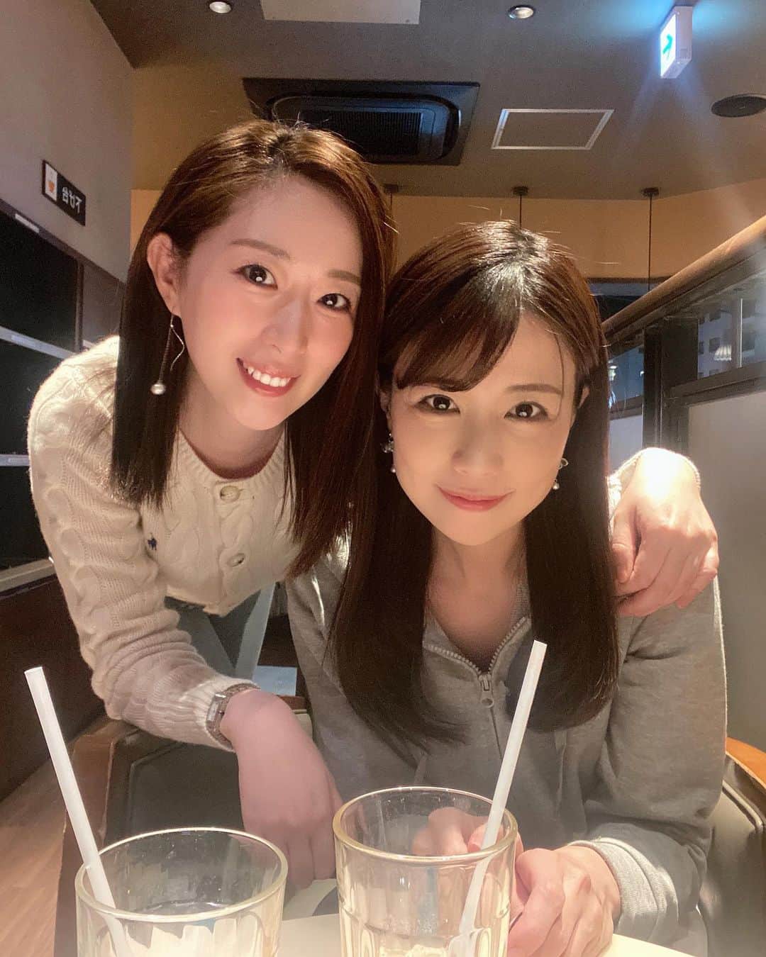 道岡桃子のインスタグラム：「お友達が会いにきてくれました💕  お互いビビッときてもう10年以上仲良くしてもらってます😊🙌  なかなか会えなかったから嬉しい❤️  彼女もそうですが、今お世話になっている人たちは、10年前に知り合った人が多いです。2012年は局アナ2年目で本当に多忙だったけど、すごい出会いの年だった❣️  2022年もそういう年になる気がします…✨✨  プライベートでもお仕事もフォロワーさんも長く仲良くしてもらえるのは大変ありがたいことです😊✌️  #2022 #バレエ #バレリーナ  #美人 #美女 #ballet #ballerina」