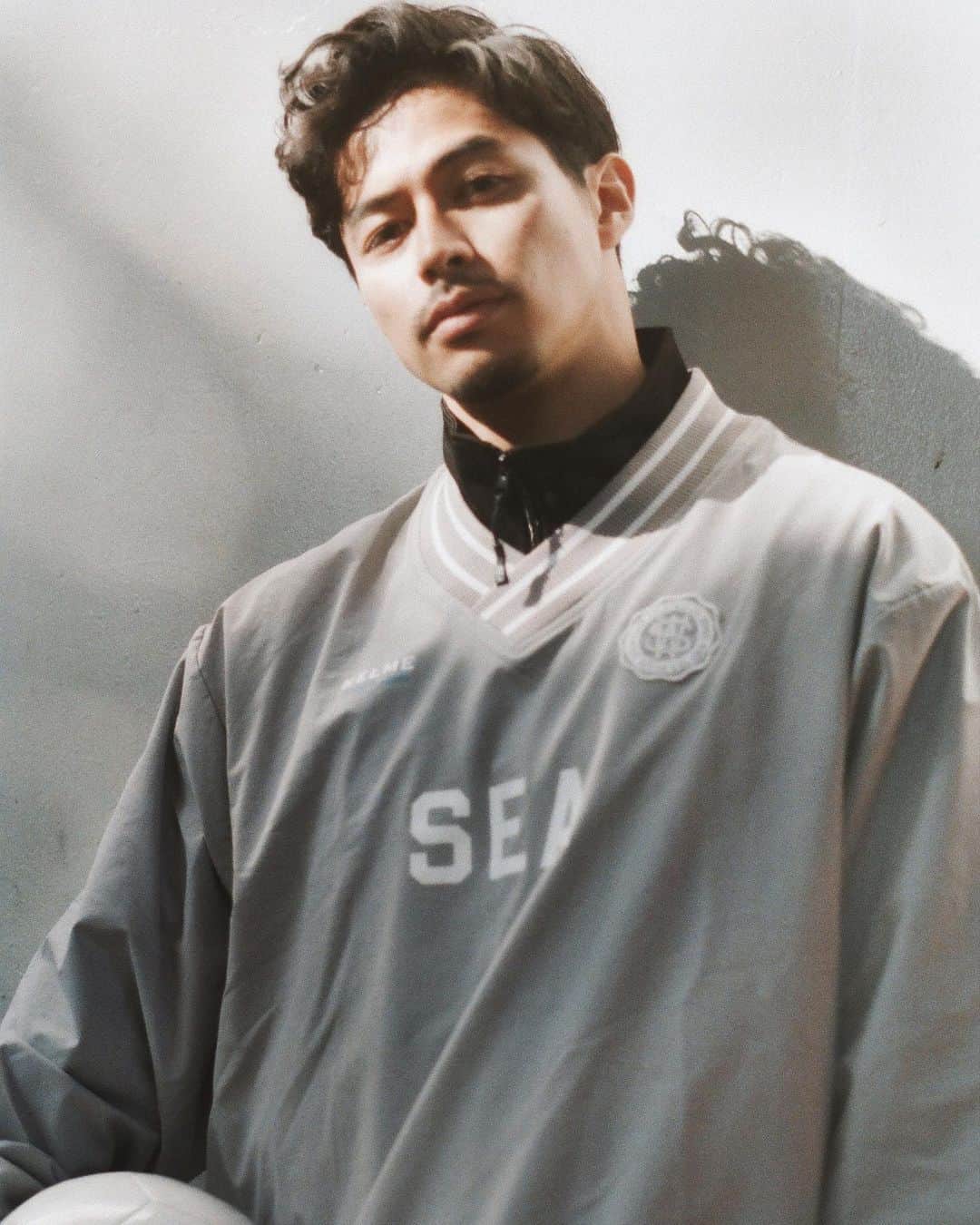 三渡洲舞人のインスタグラム：「emoi感じで撮って頂きました。 #kelme#windandsea#fashion #sports#shooting#model」