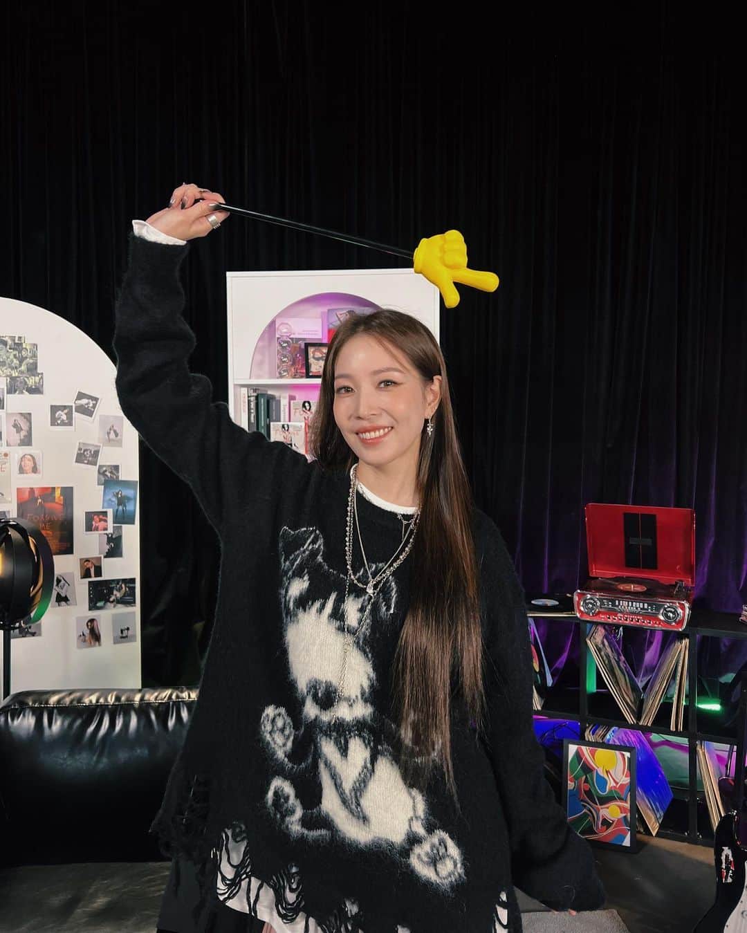BoAのインスタグラム：「어제 혼자 실컷 떠들었다! Forgive_me 📣조잡하게굴지마」