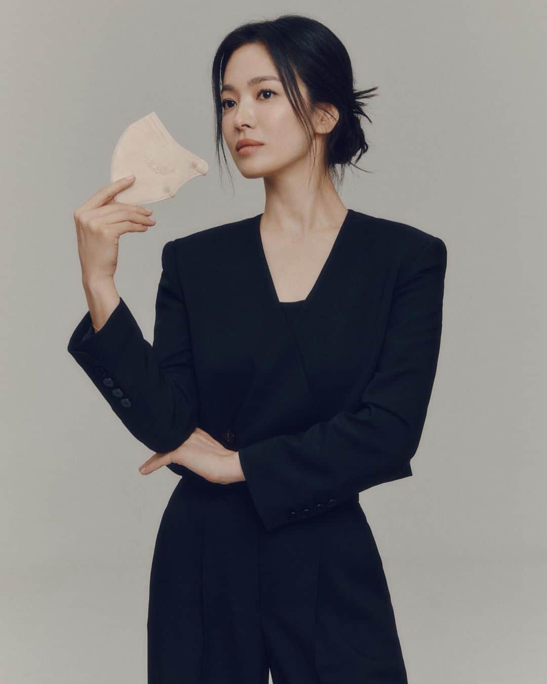 ソン・ヘギョのインスタグラム：「@bienbrise.official 🌿  📷 @parkjongha」