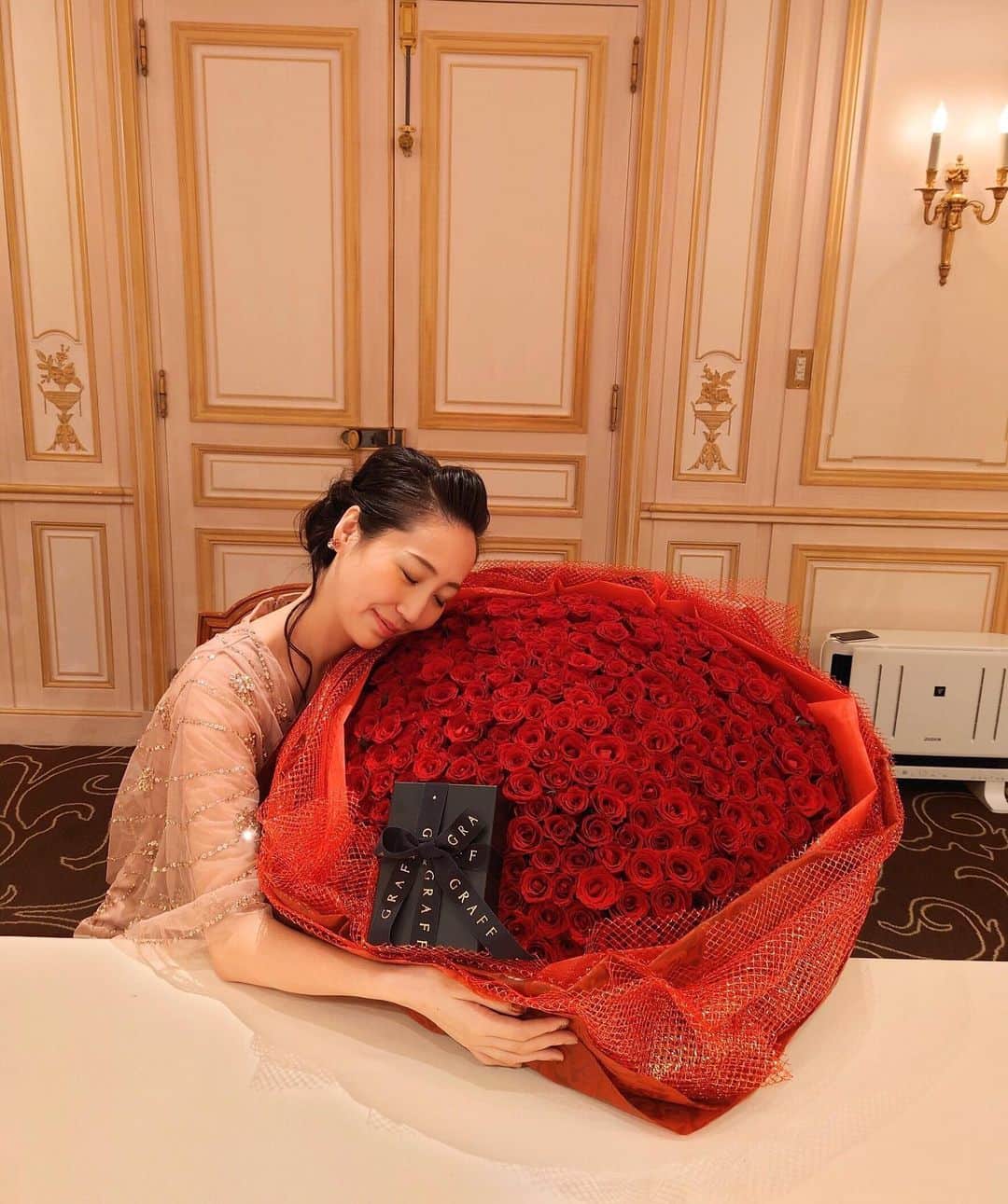 希沙 健康美のインスタグラム：「嬉涙😭♡ 幸せな時間でしたとさ😋♡ #japan #happygirl #happy #happybirthday #mybirthday #beauty #beautifuldays #love #rose #french #japon」