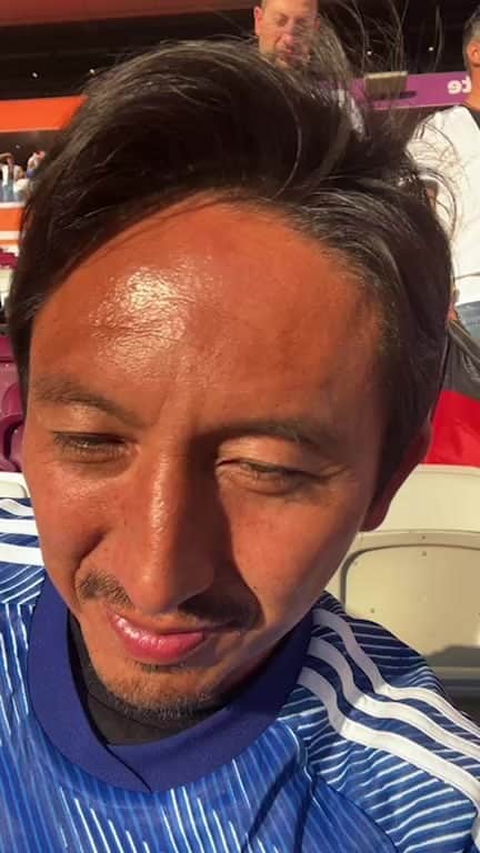 橋本英郎のインスタグラム：「【スタンドから】 雰囲気はまだまだこれからですね！！  落ち着いた雰囲気です。  冷静にみんな試合を迎える感じです。」