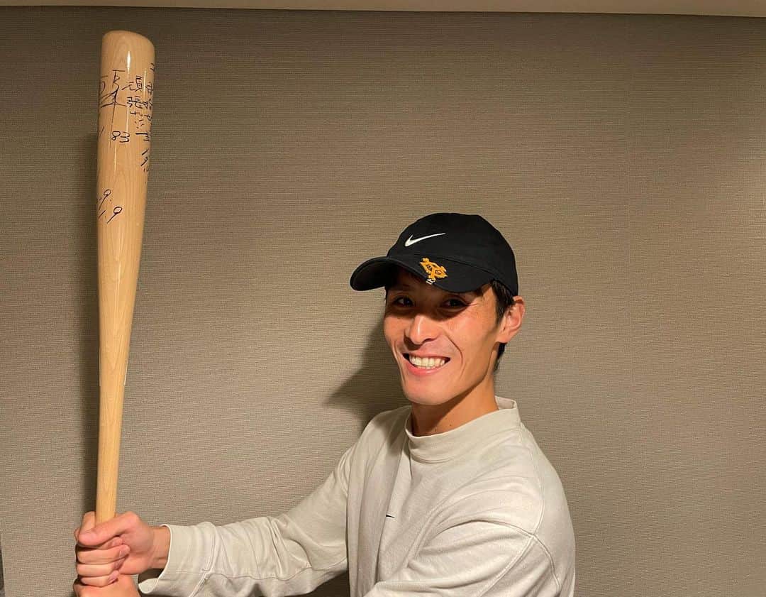 服部勇馬のインスタグラム：「Tokyo Giants!! well come to Nike family!!  来シーズン、新たなユニホームで闘うTokyoGiantsを楽しみにしています!!  #ユニフォームの交代をお知らせします #TokyoGiants #Nike #GoGiantsNike」