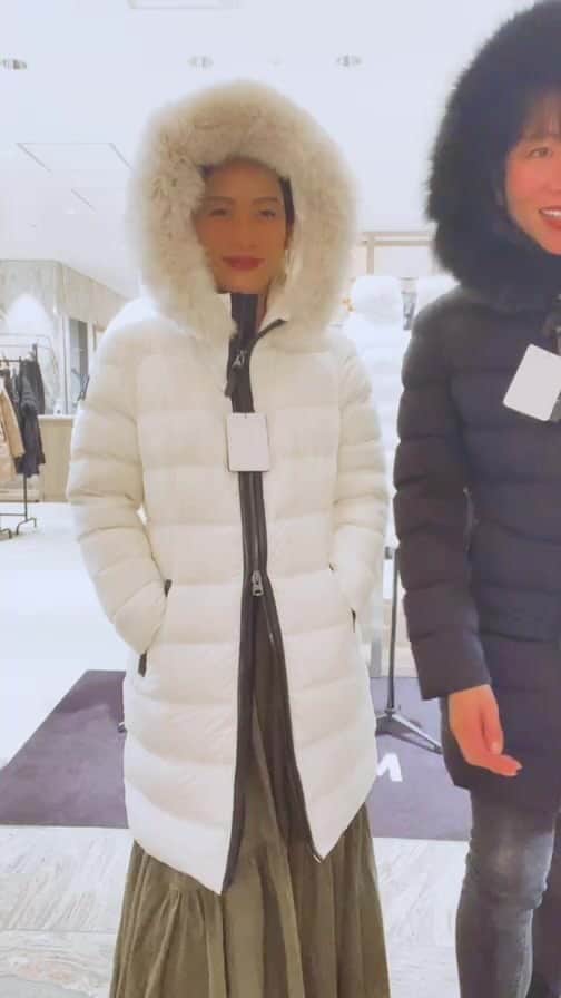 白澤貴子のインスタグラム：「冬支度にダウンコート☃️  MACKAGE (マッカージュ) 新宿伊勢丹本館2F イベントスペース   11/23-11/29のポップアップを記念して新作の中から選んだお気に入りダウンをご紹介しました🤍」