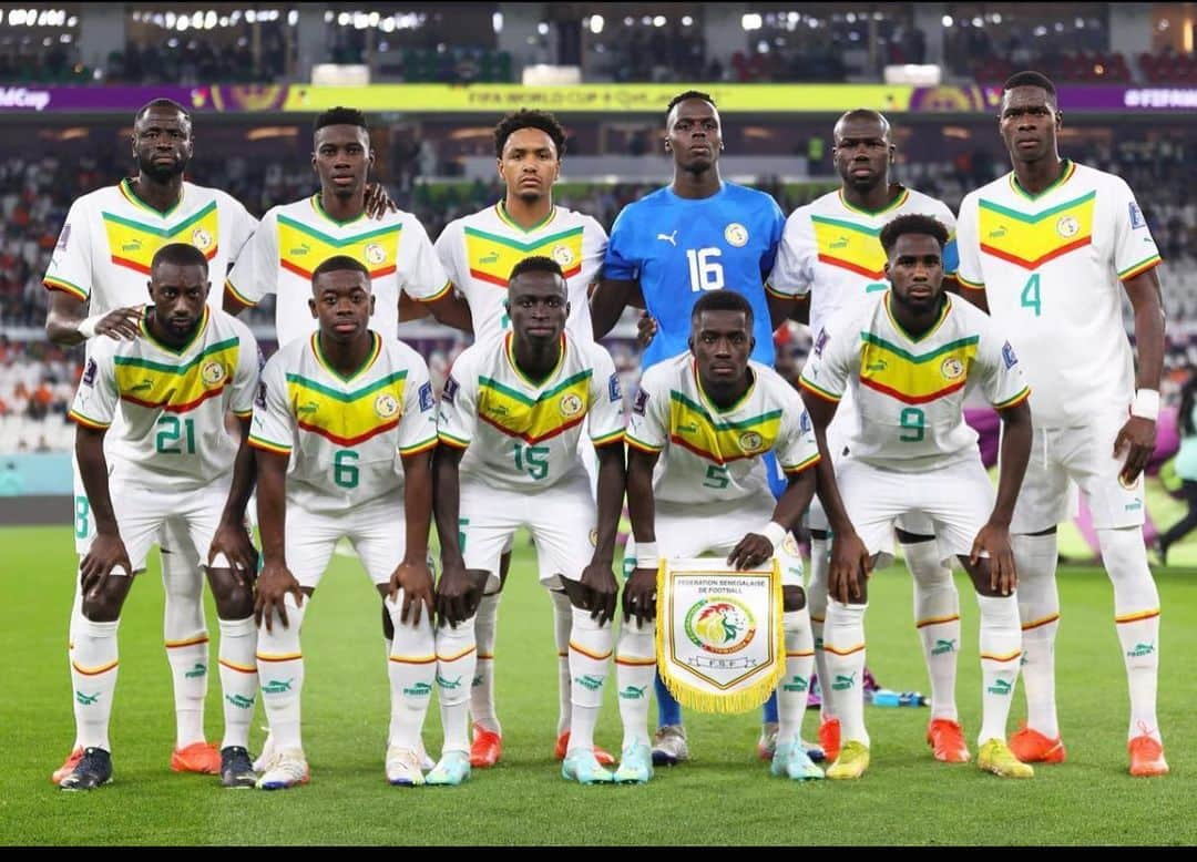 シェイフ・クヤテのインスタグラム：「On lâchera rien! Dem ba diekh!  #besoindevousplusquejamais🇸🇳🦁  #mankowutindamli inshallah 🤲🏿  #Alhamdoulilaforeverything🤲🏿❤️🤲🏿」